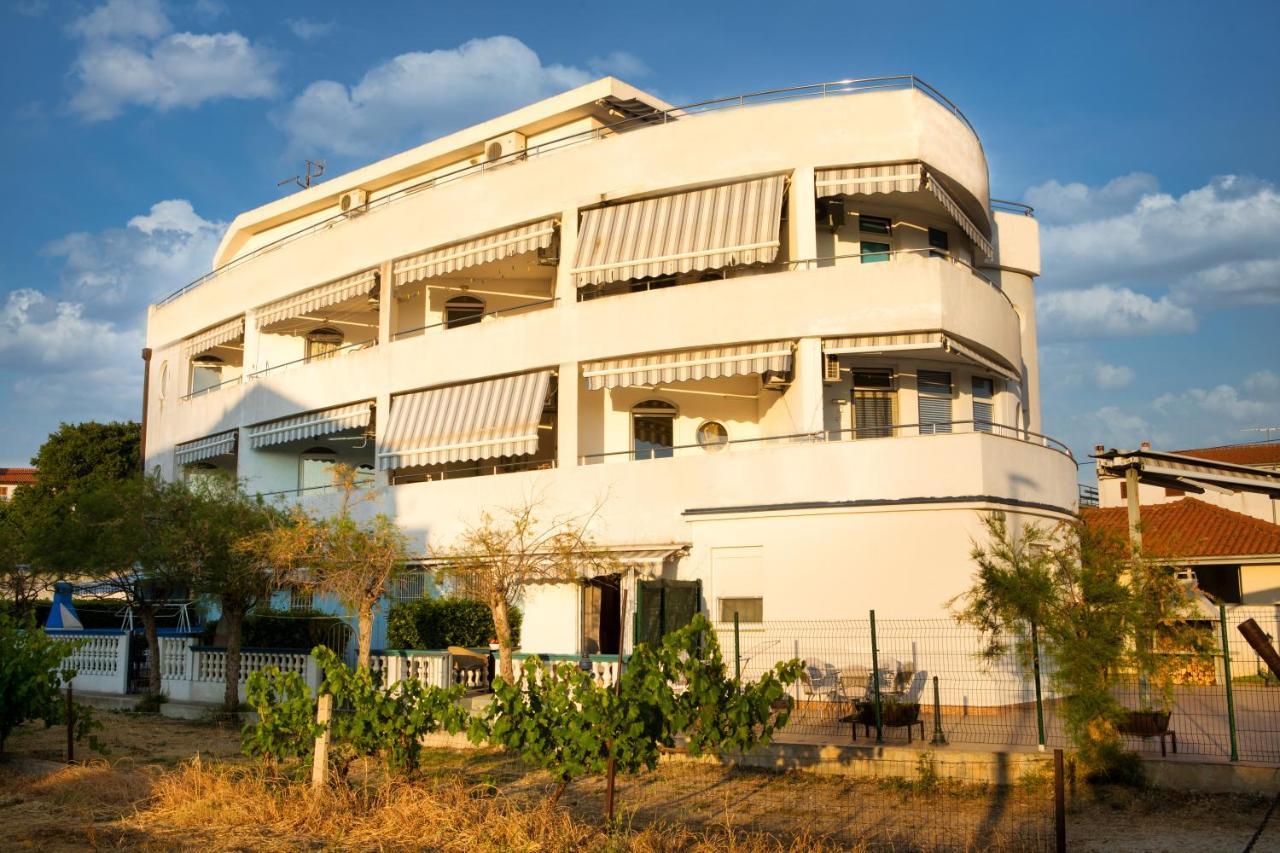 Apartman Mali Raj Pakoštane Buitenkant foto