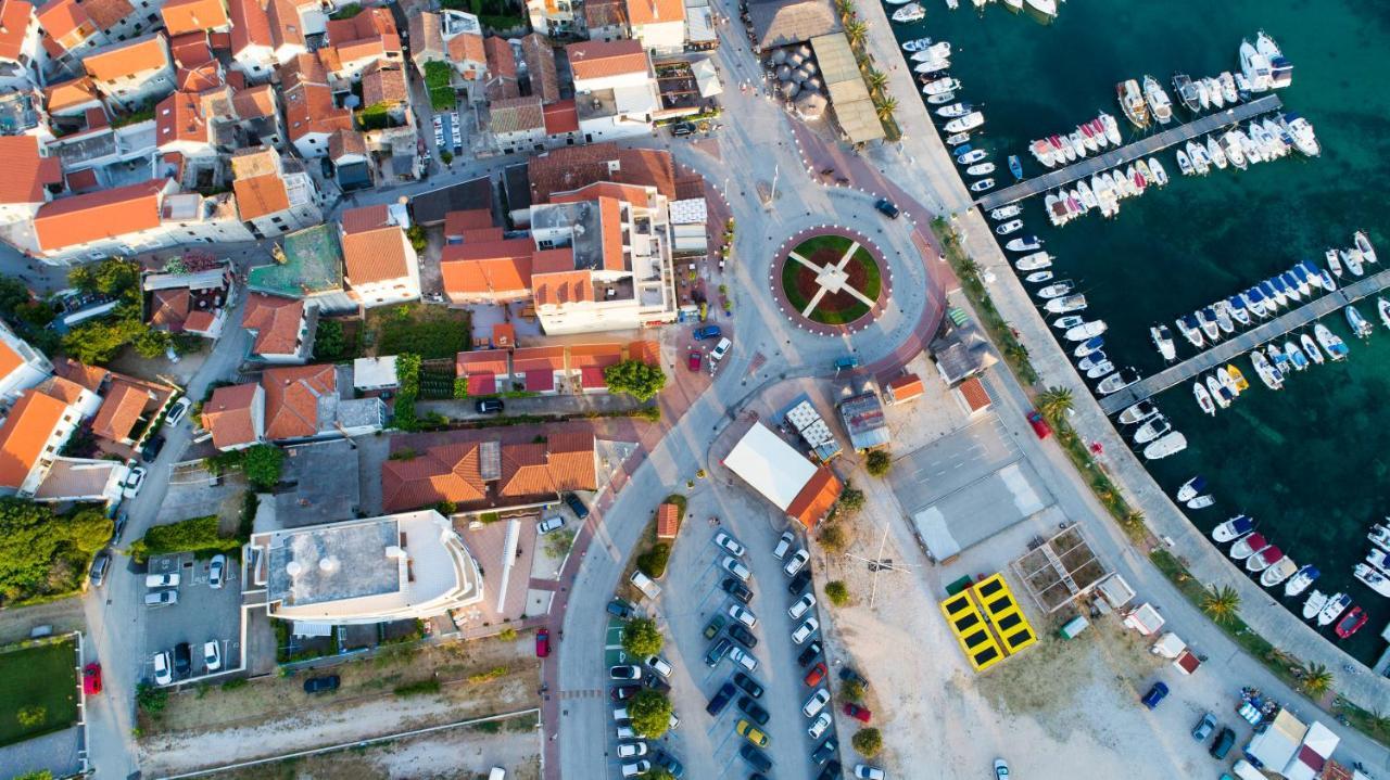 Apartman Mali Raj Pakoštane Buitenkant foto